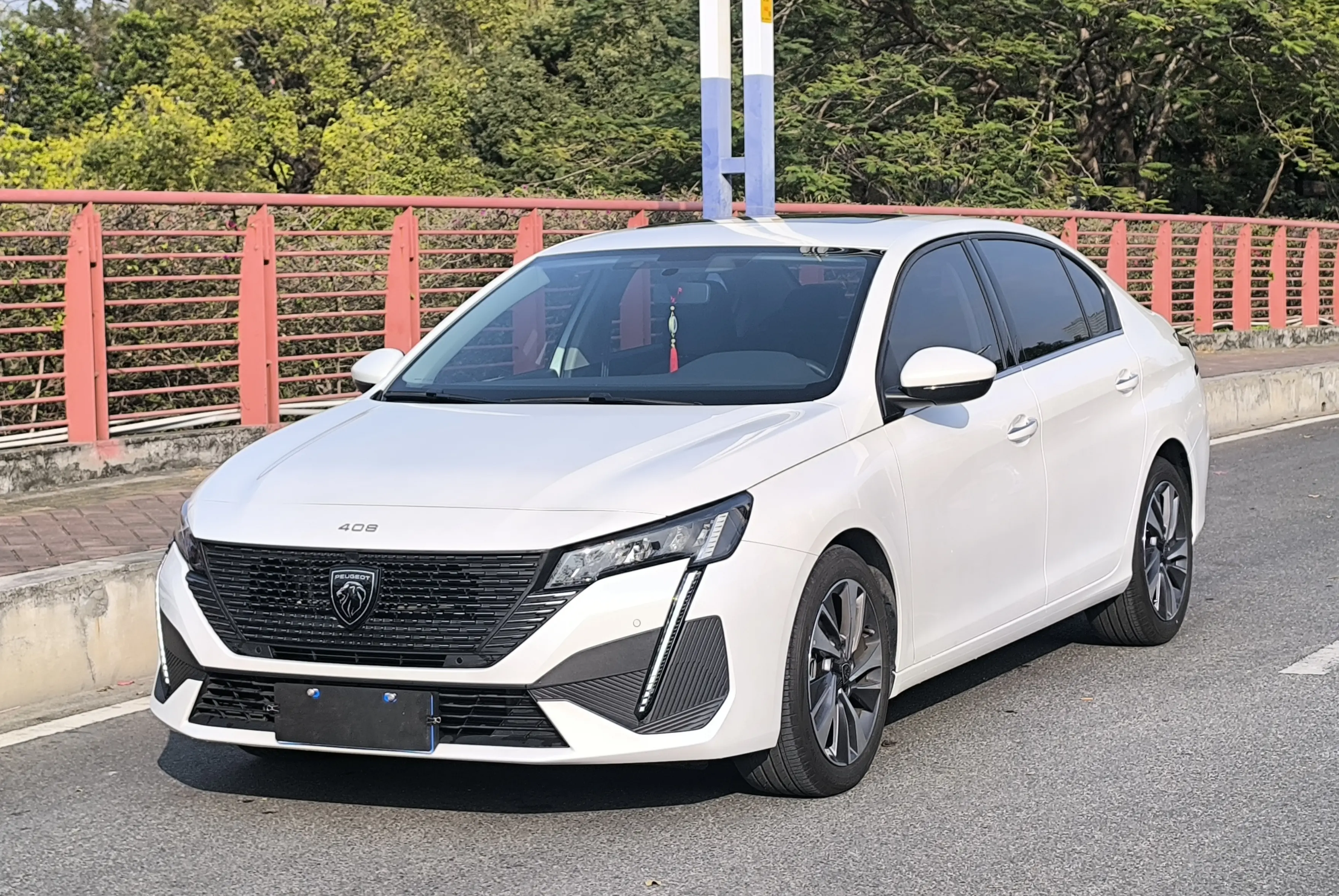 Peugeot 408  из Китая