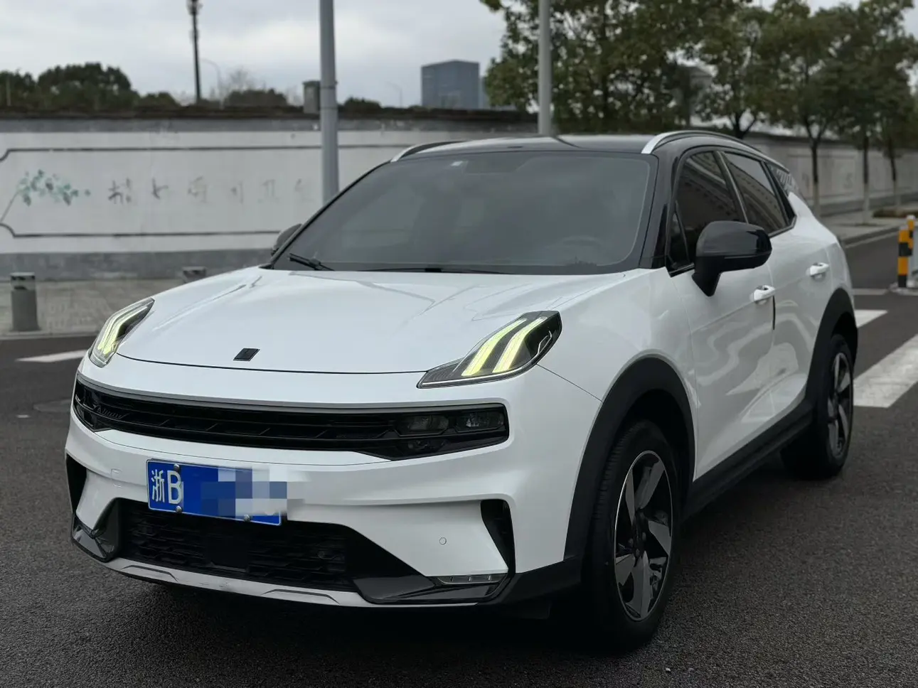 Lynk & Co 06  из Китая