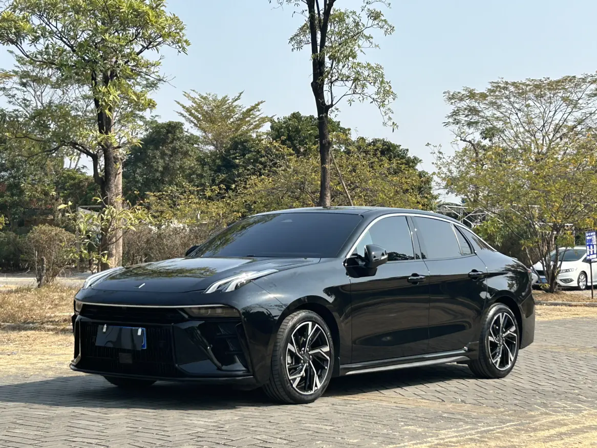 Lynk & Co 03
