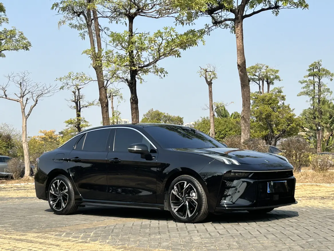 Lynk & Co 03