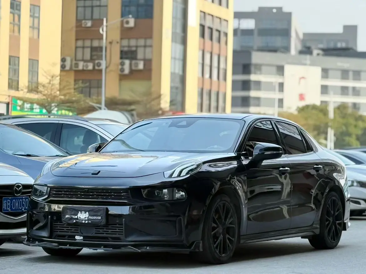 Lynk & Co 03  из Китая