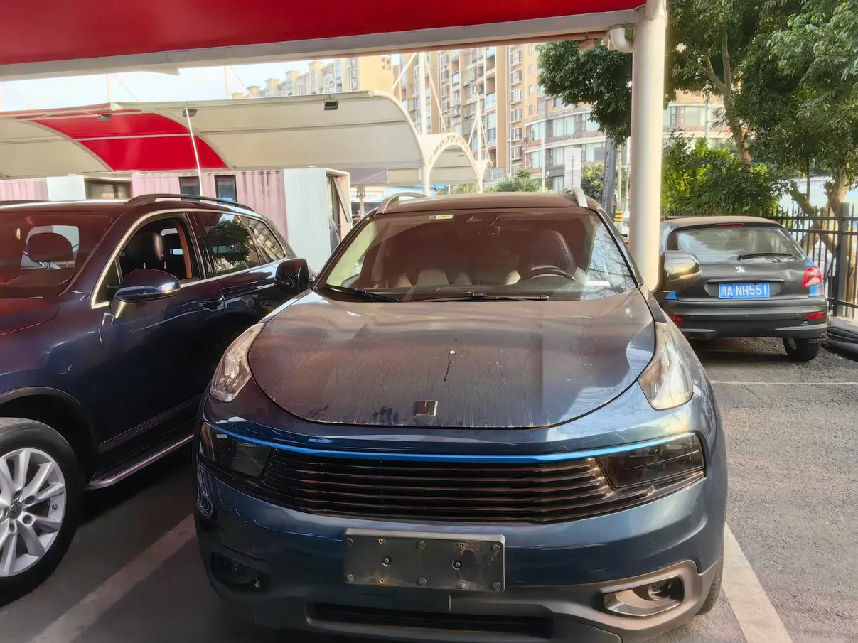 Lynk & Co 01  из Китая