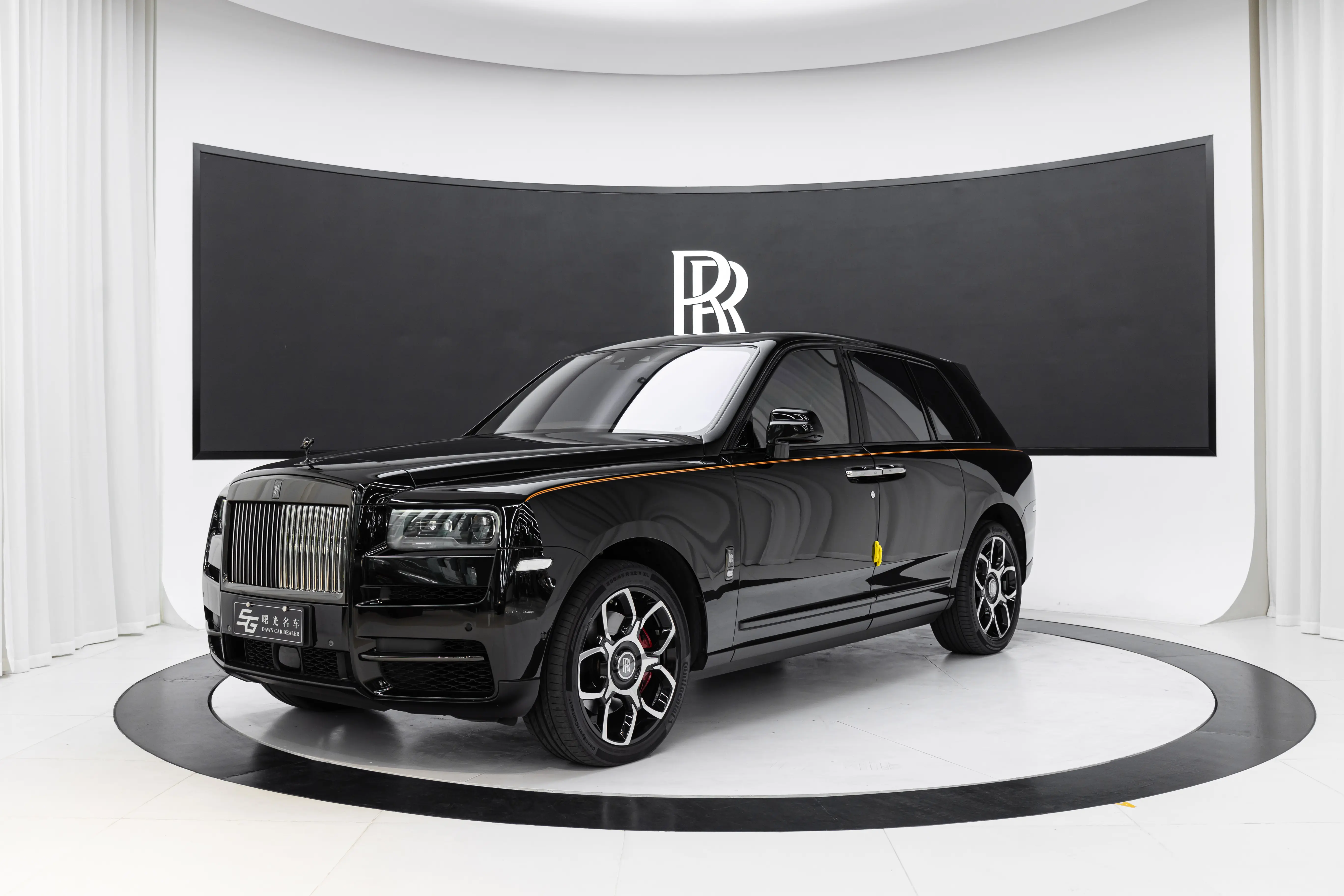 Rolls Royce Cullinan  из Китая