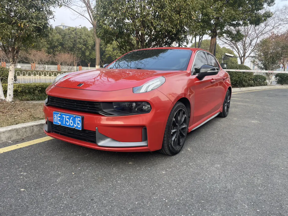 Lynk & Co 03  из Китая