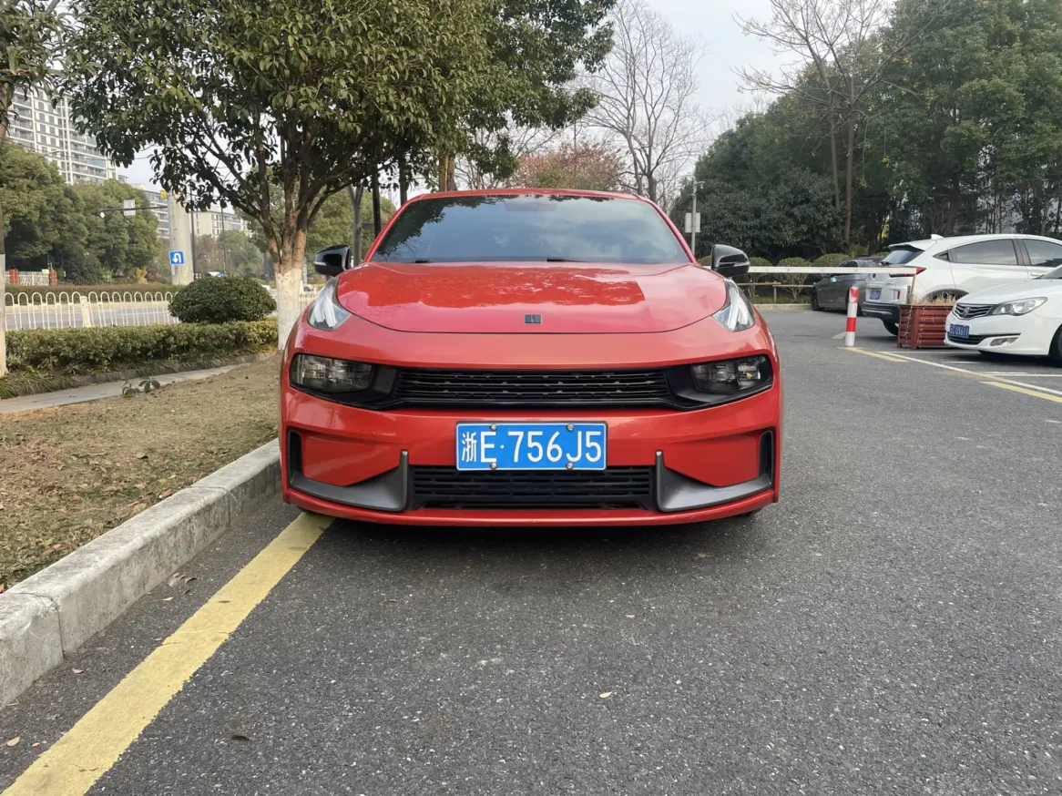 Lynk & Co 03  из Китая