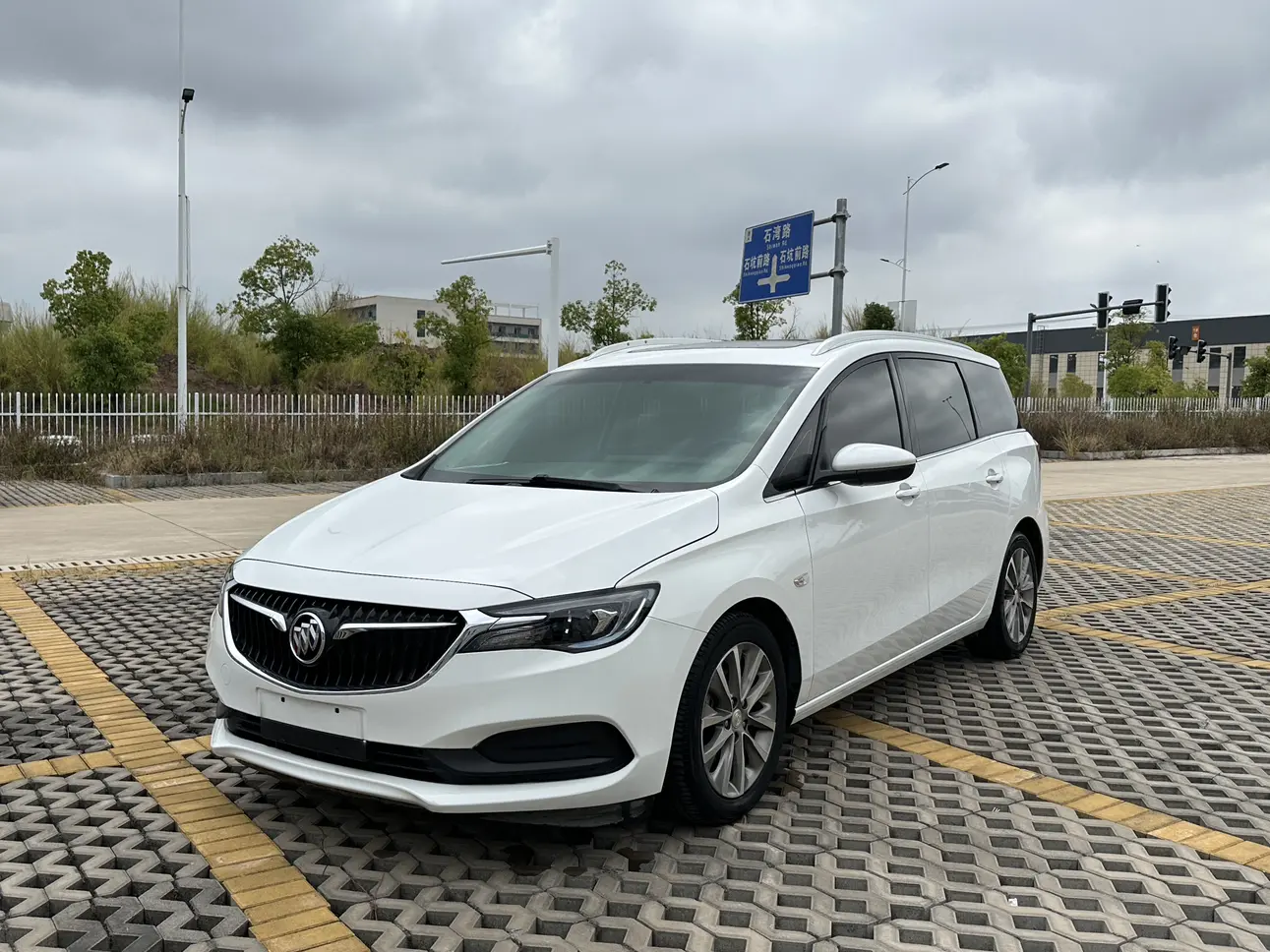 Buick GL6  из Китая