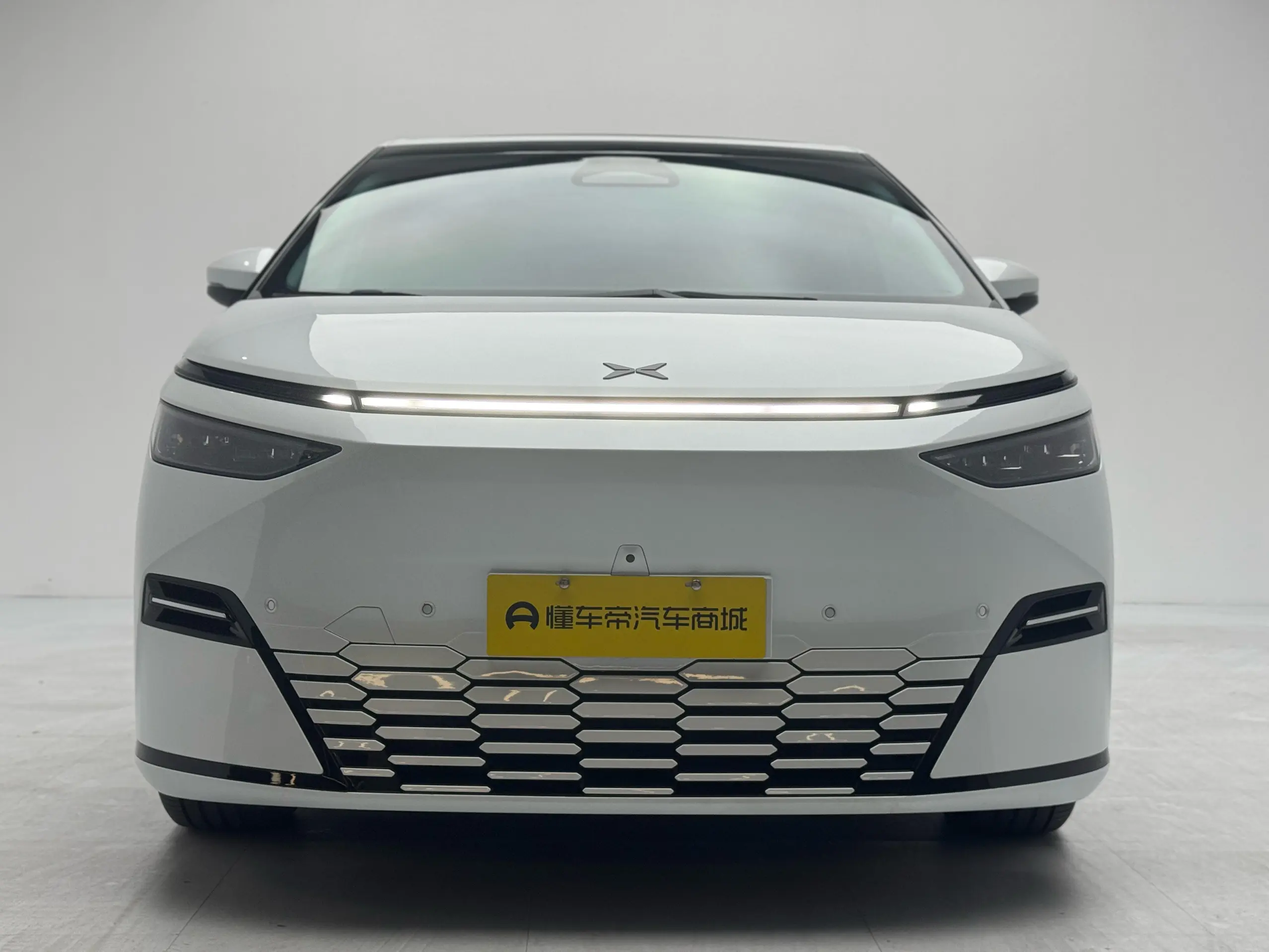 Xpeng X9  из Китая