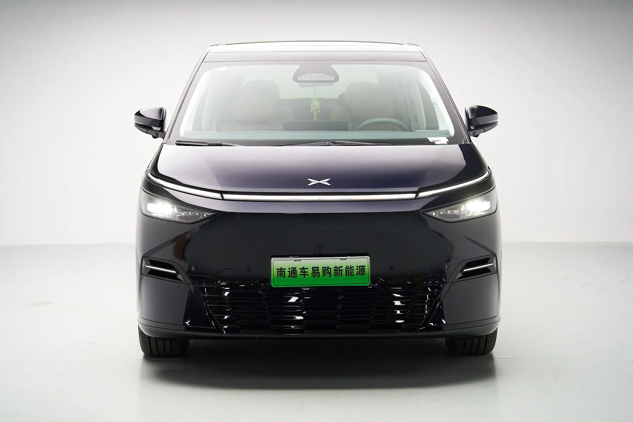 Xpeng X9  из Китая