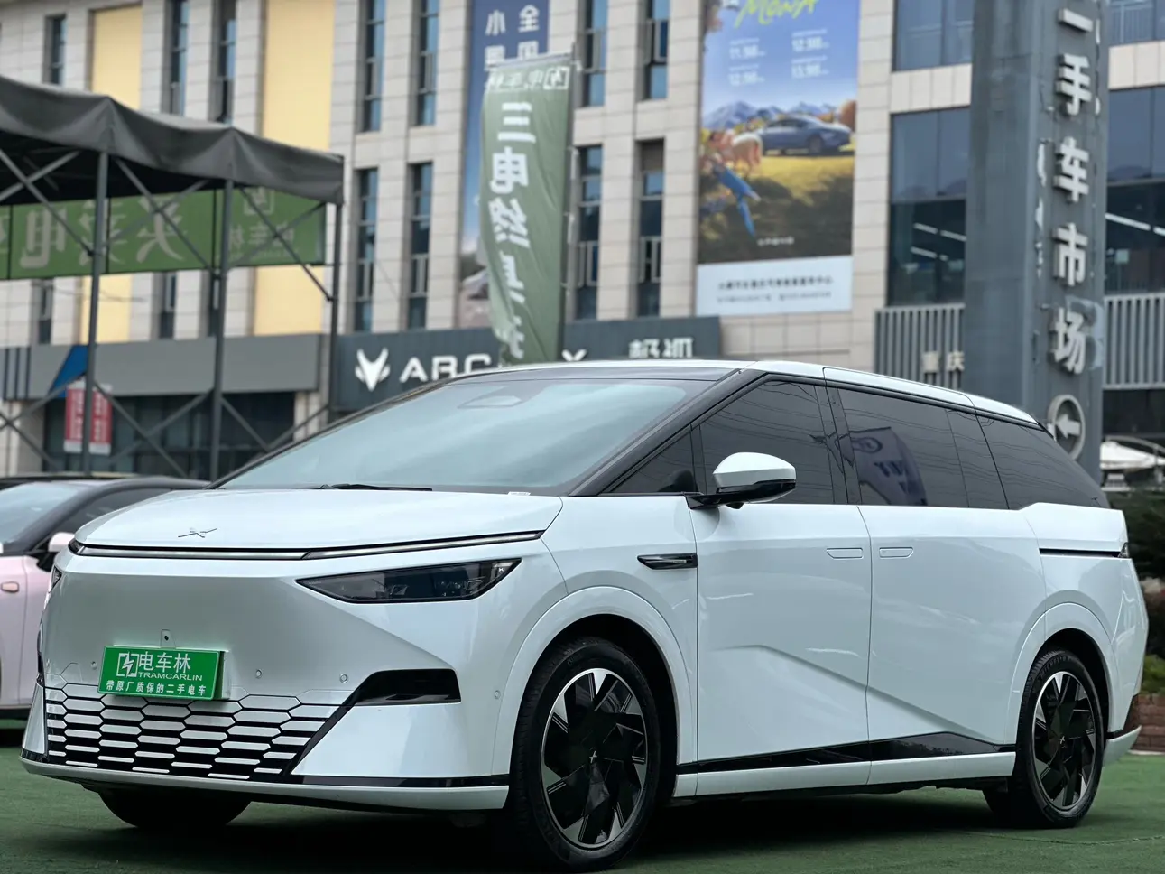 Xpeng X9  из Китая