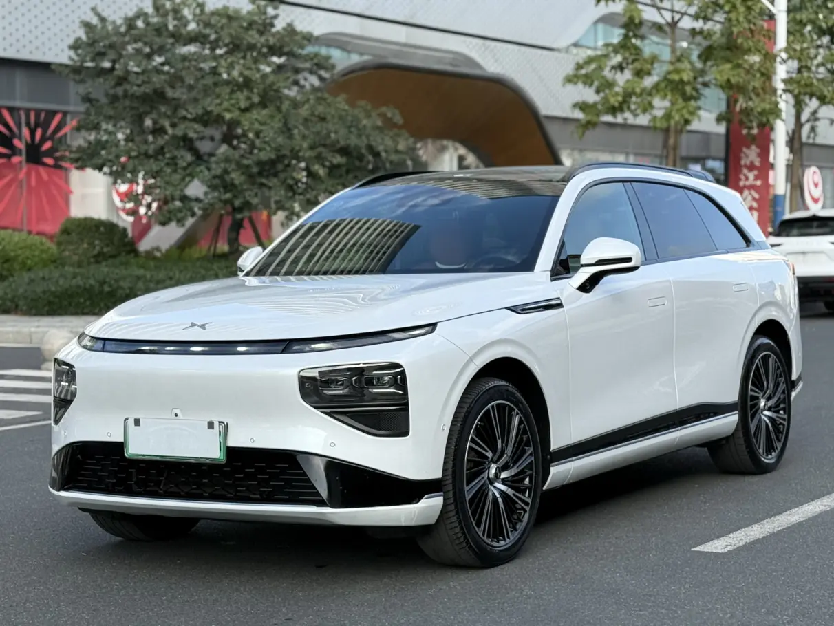 Xpeng G9  из Китая