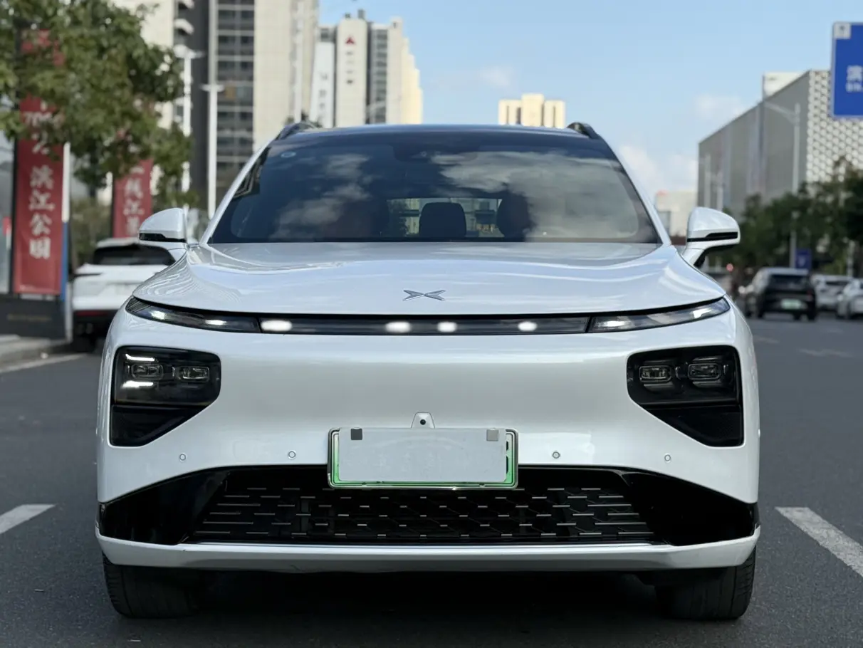 Xpeng G9  из Китая