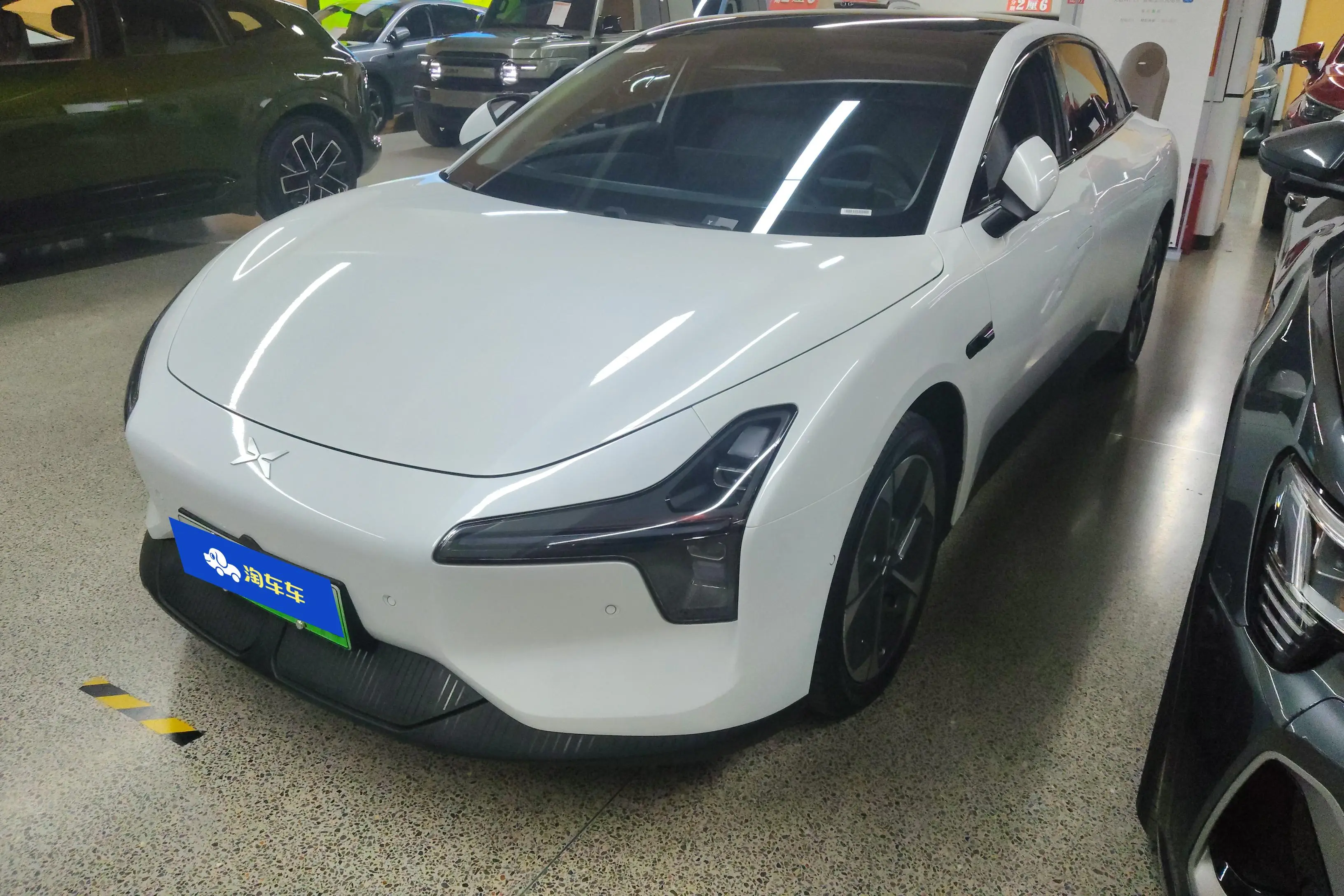 Xpeng Xiaopeng MONA M03  из Китая