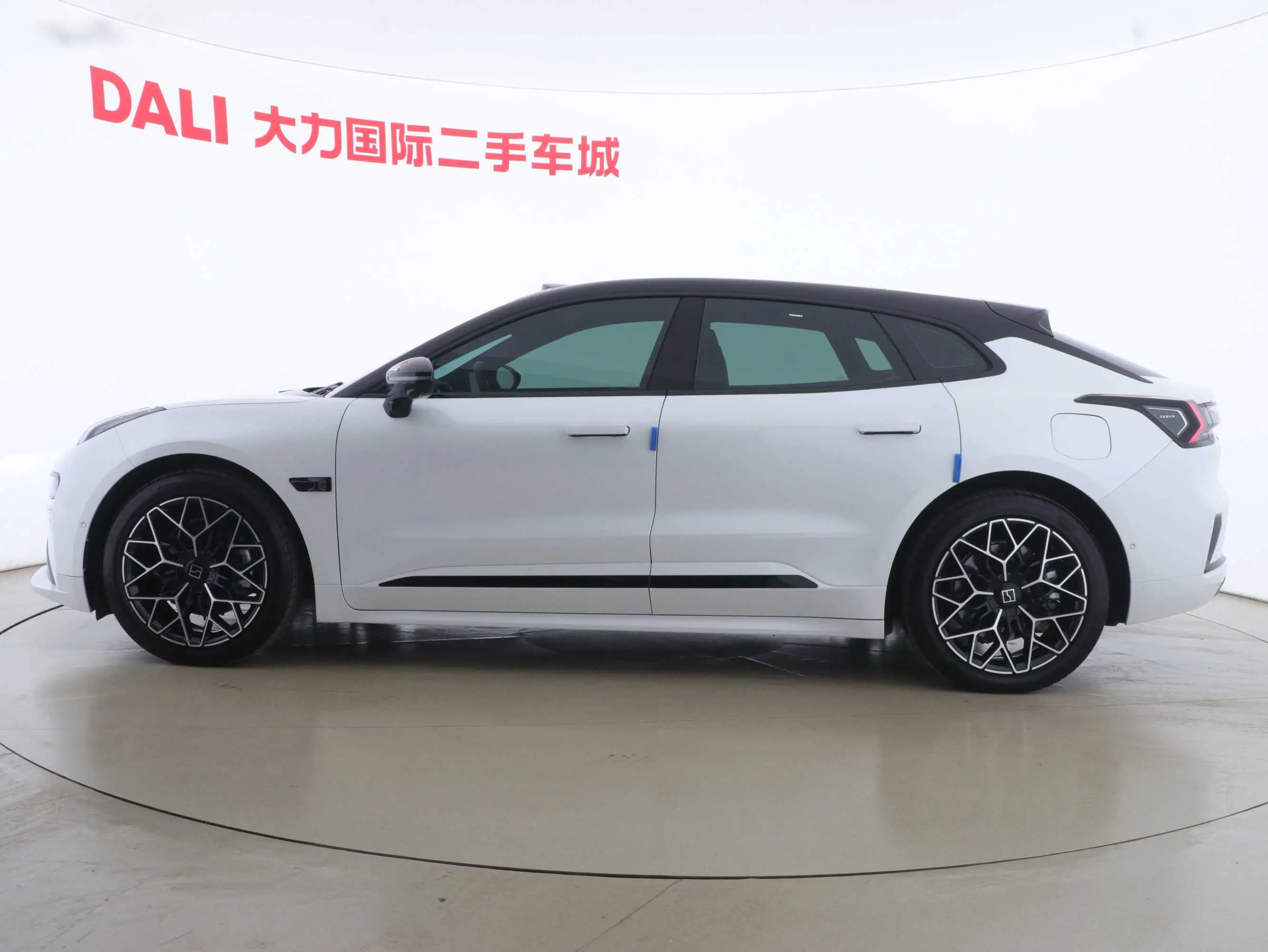 ZEEKR 001  из Китая