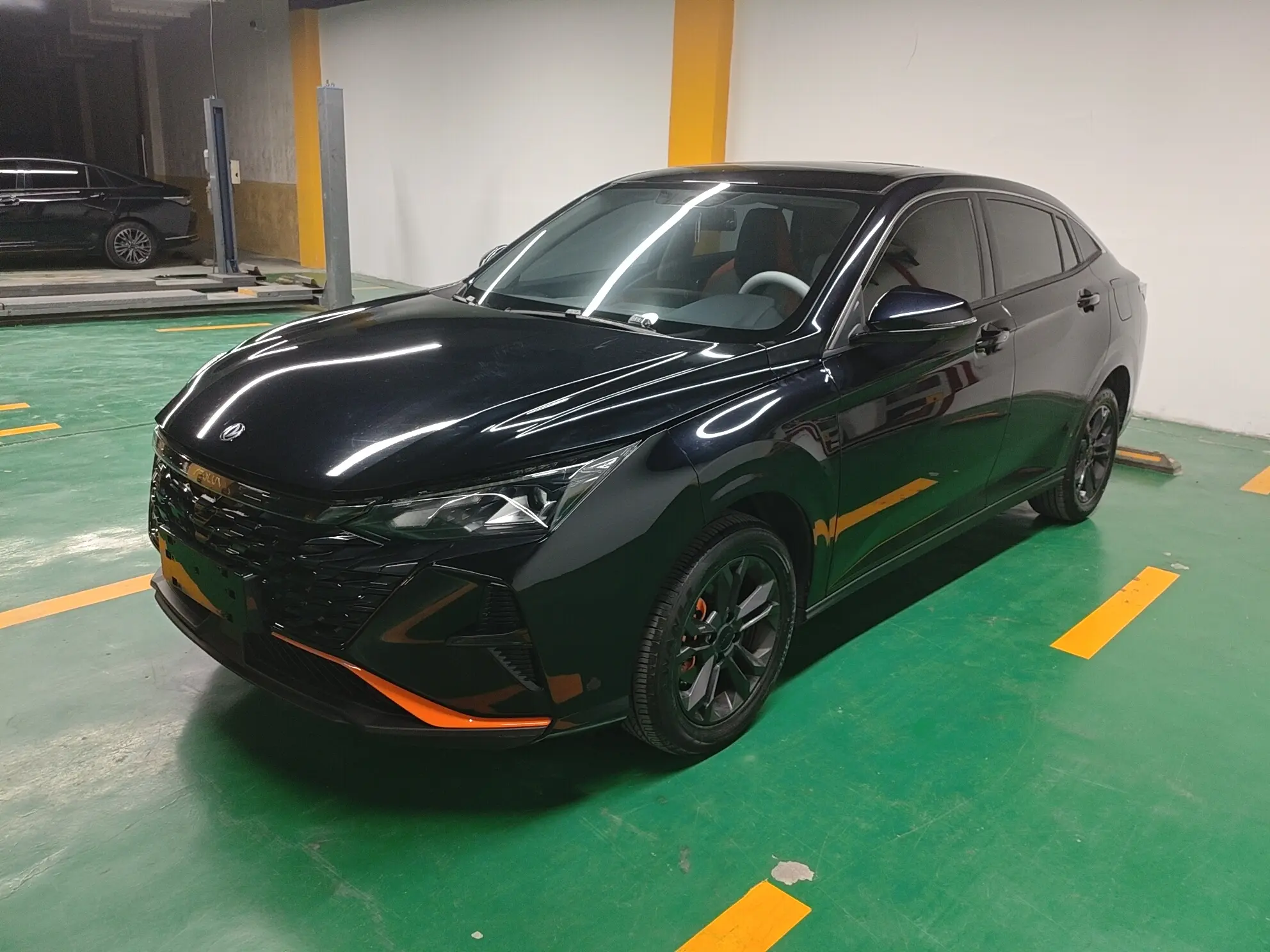 Dongfeng Yixuan  из Китая