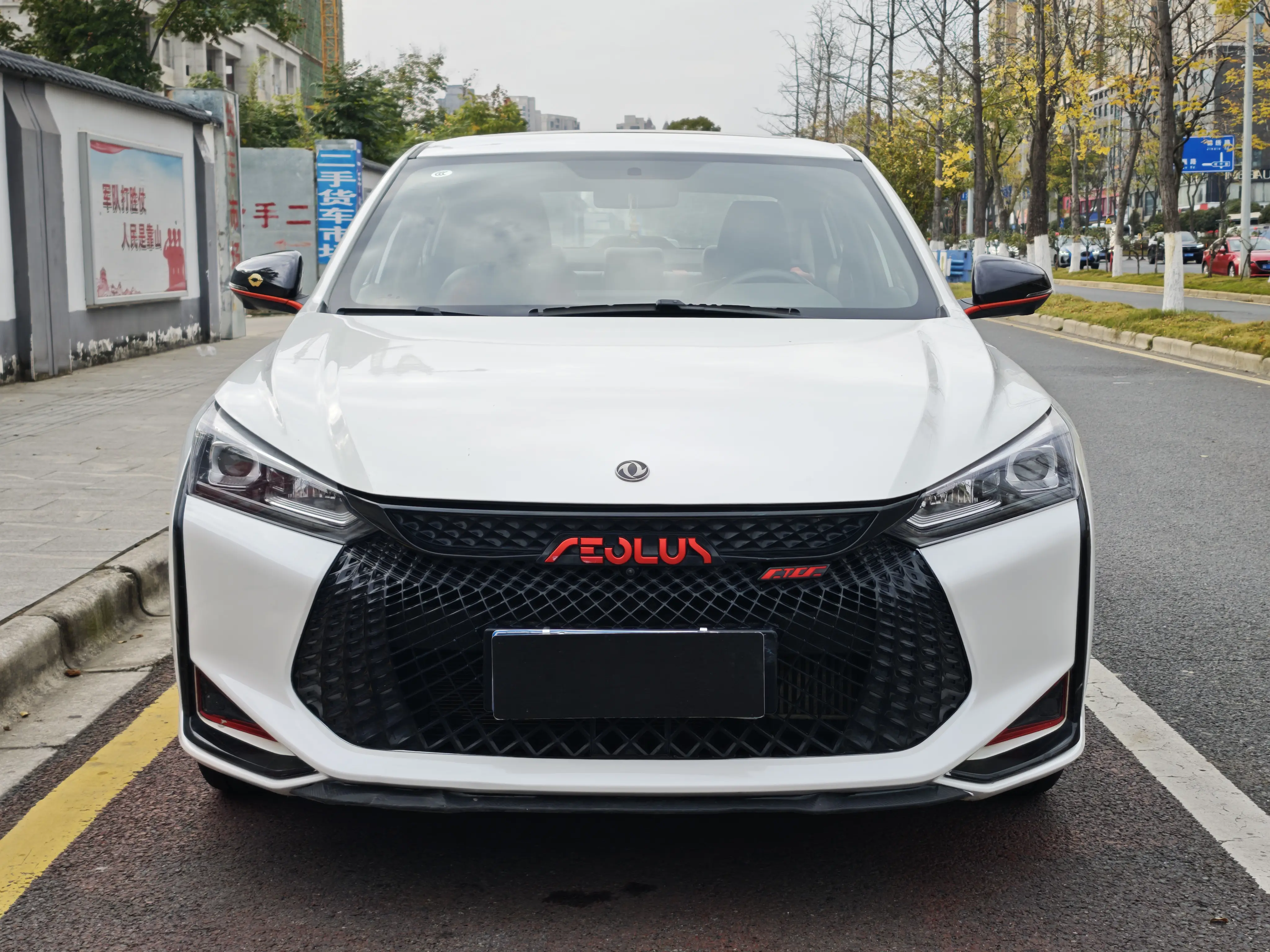 Dongfeng Yixuan  из Китая