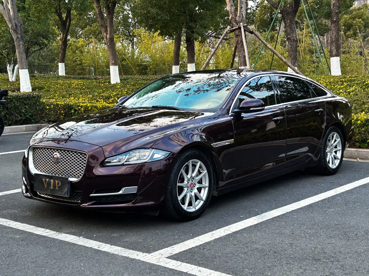 Jaguar XJ  из Китая