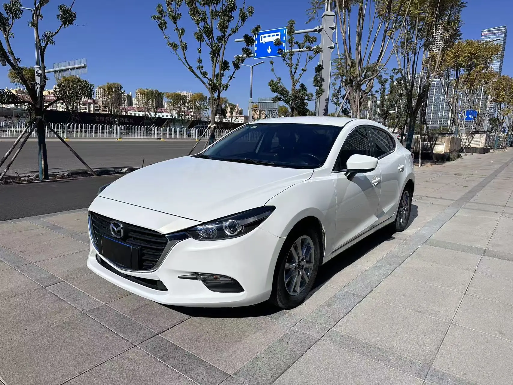 Mazda Axela (Mazda3)  из Китая