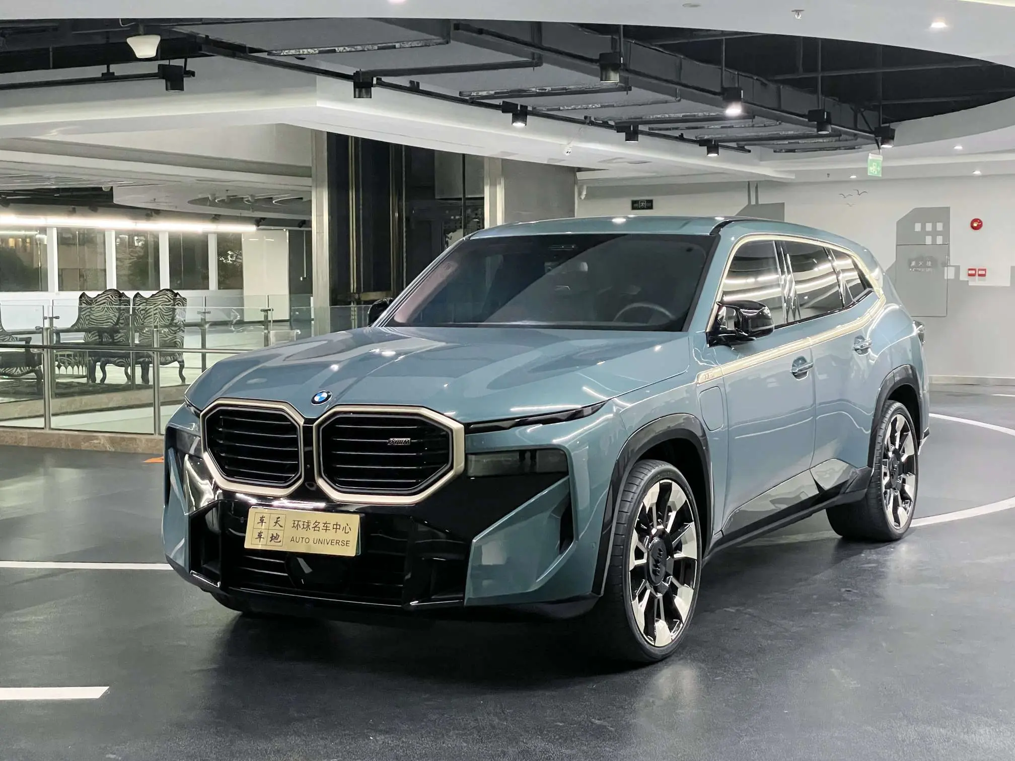 BMW XM  из Китая