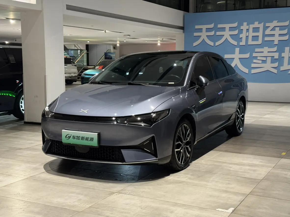 Xpeng P5  из Китая