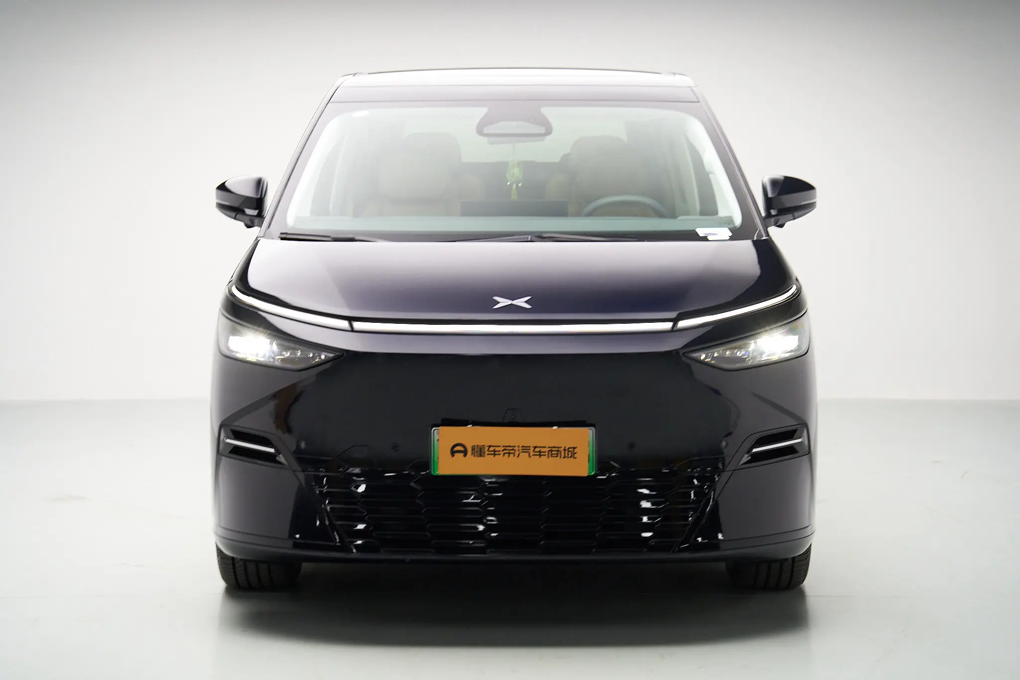 Xpeng X9  из Китая