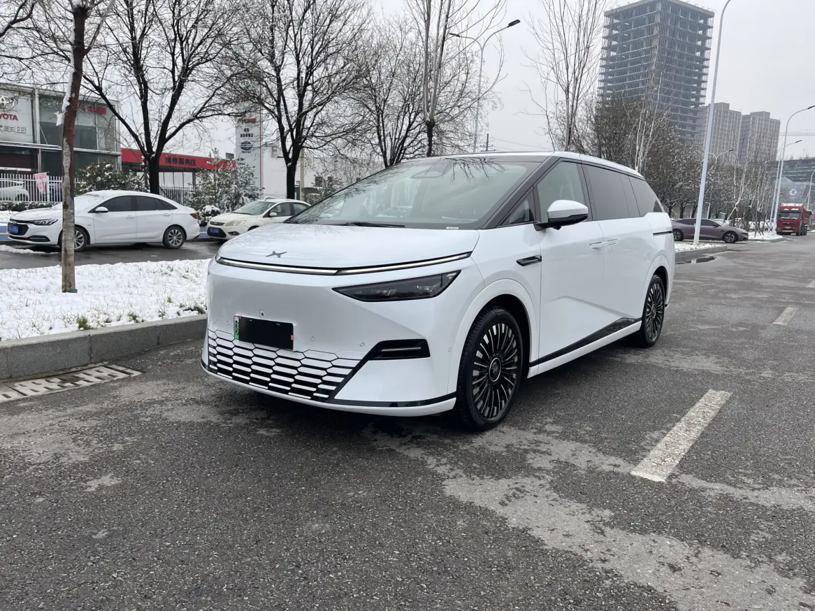 Xpeng X9  из Китая