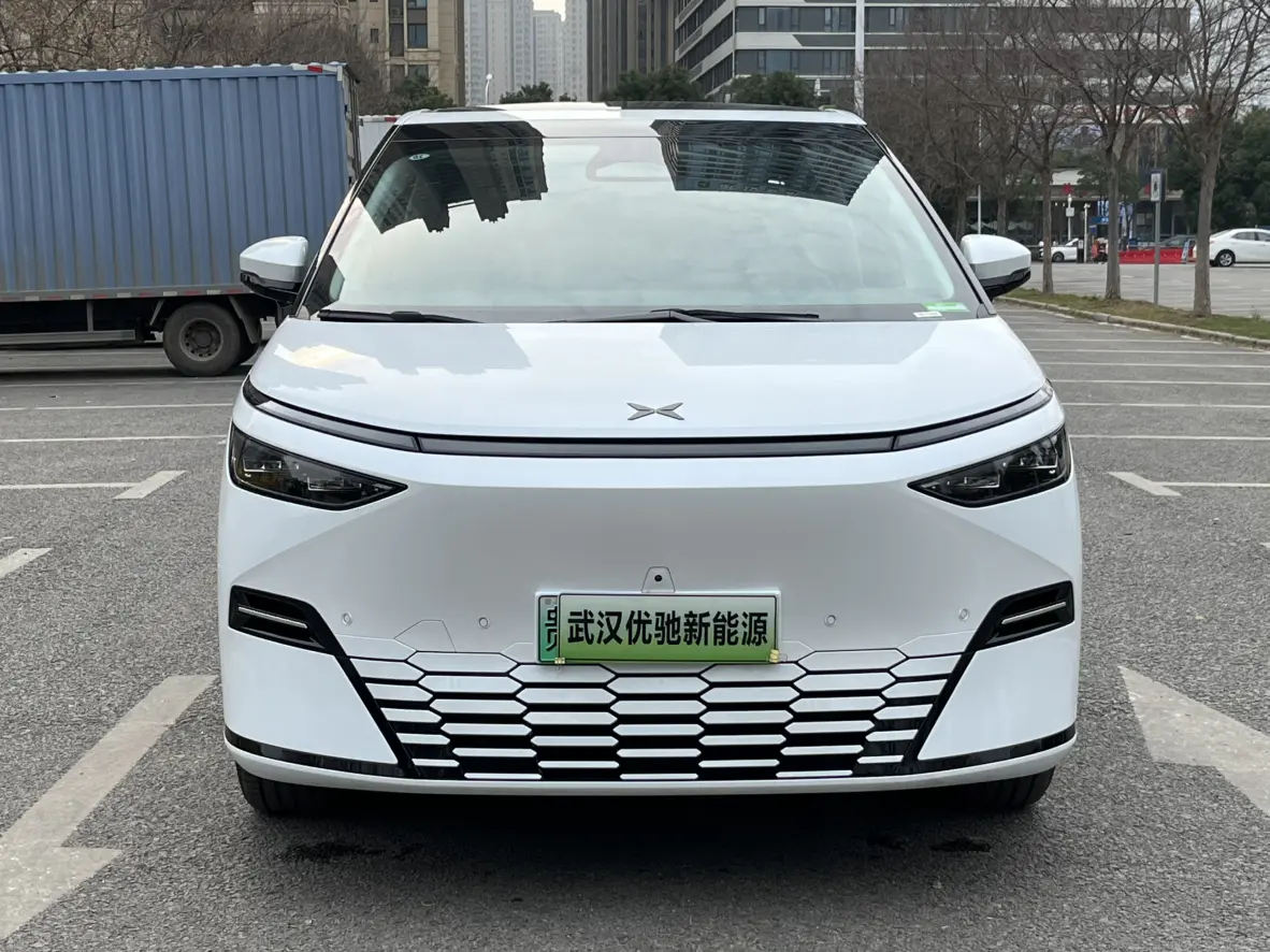 Xpeng X9  из Китая