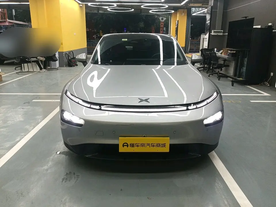 Xpeng P7  из Китая