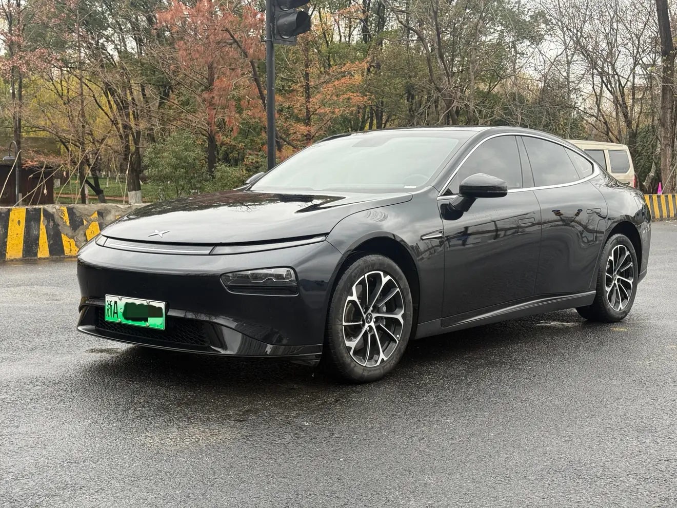 Xpeng P7  из Китая