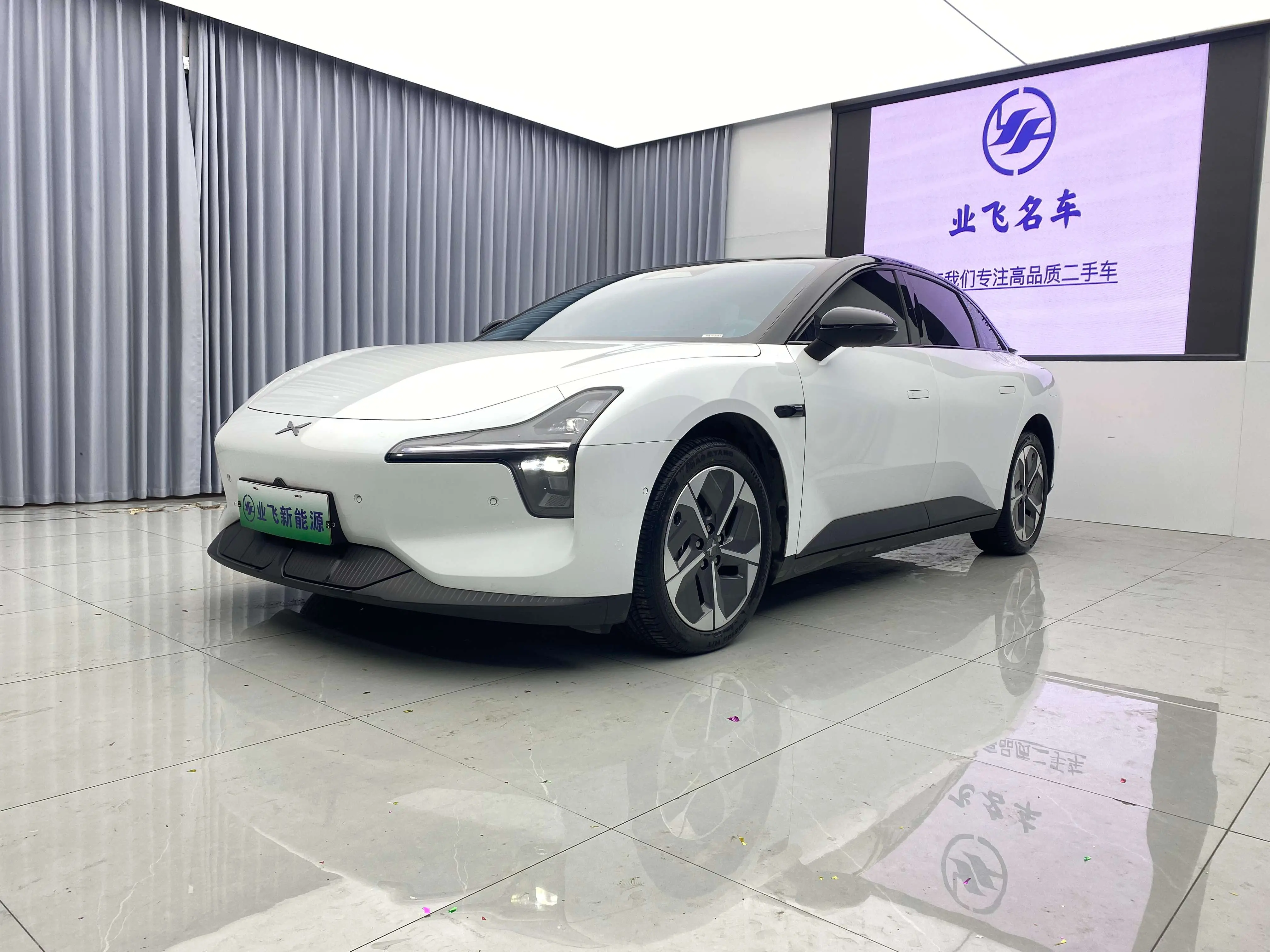 Xpeng Xiaopeng MONA M03  из Китая