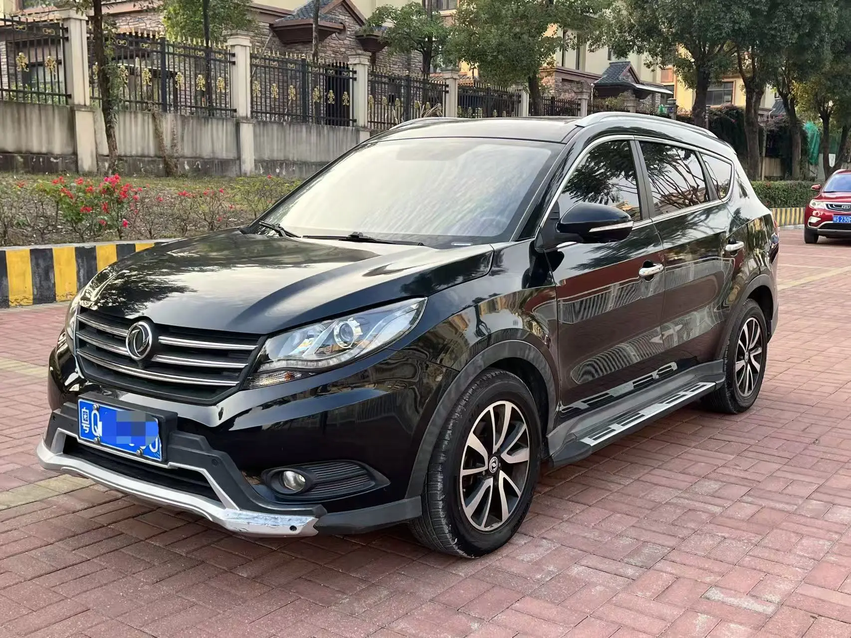 Dongfeng Fengon 580  из Китая
