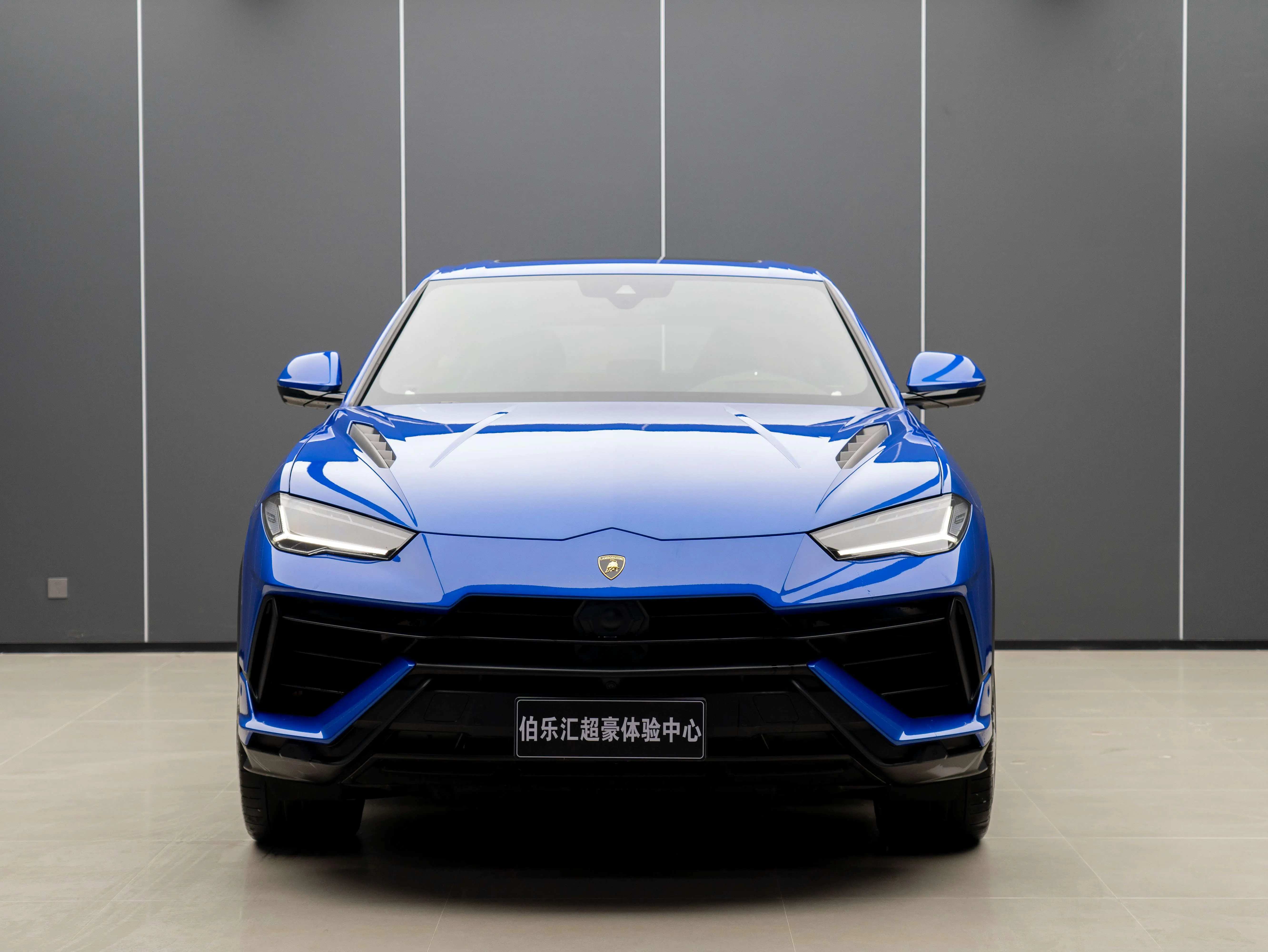 Lamborghini Urus  из Китая