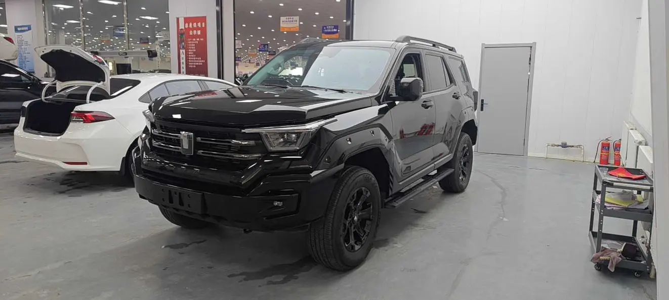 Tank 400 Hi4-T  из Китая