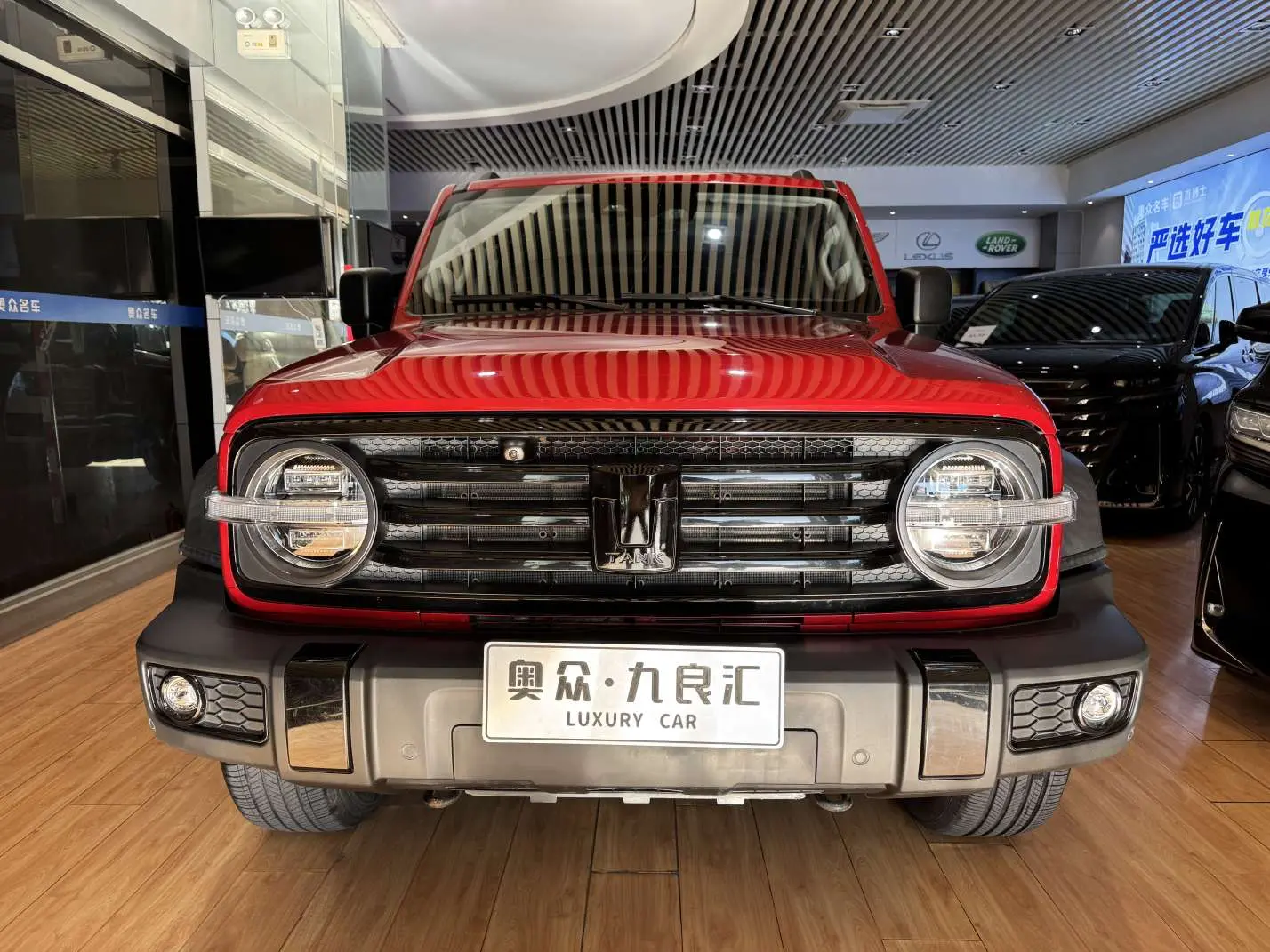 Tank 300  из Китая