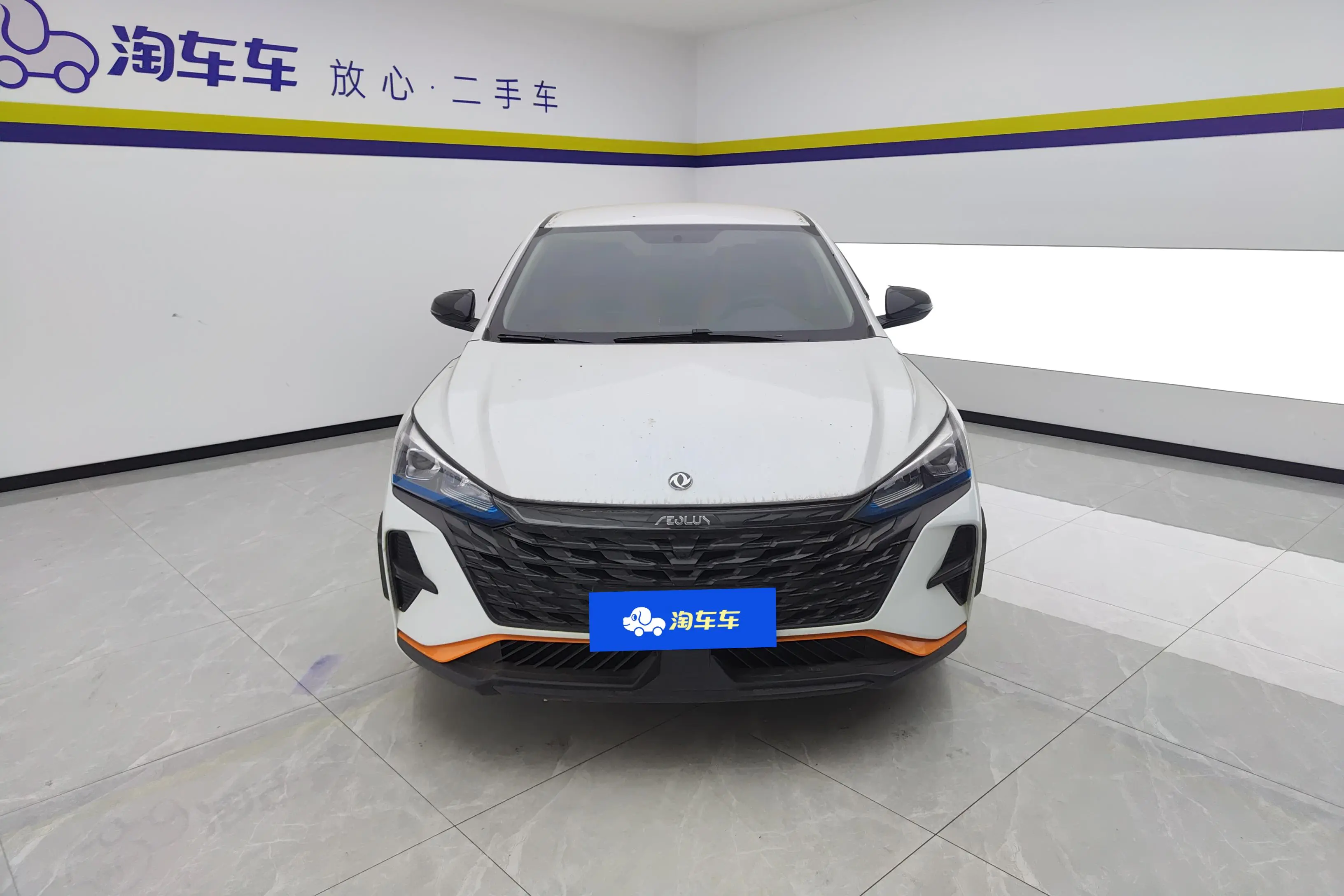Dongfeng Yixuan  из Китая