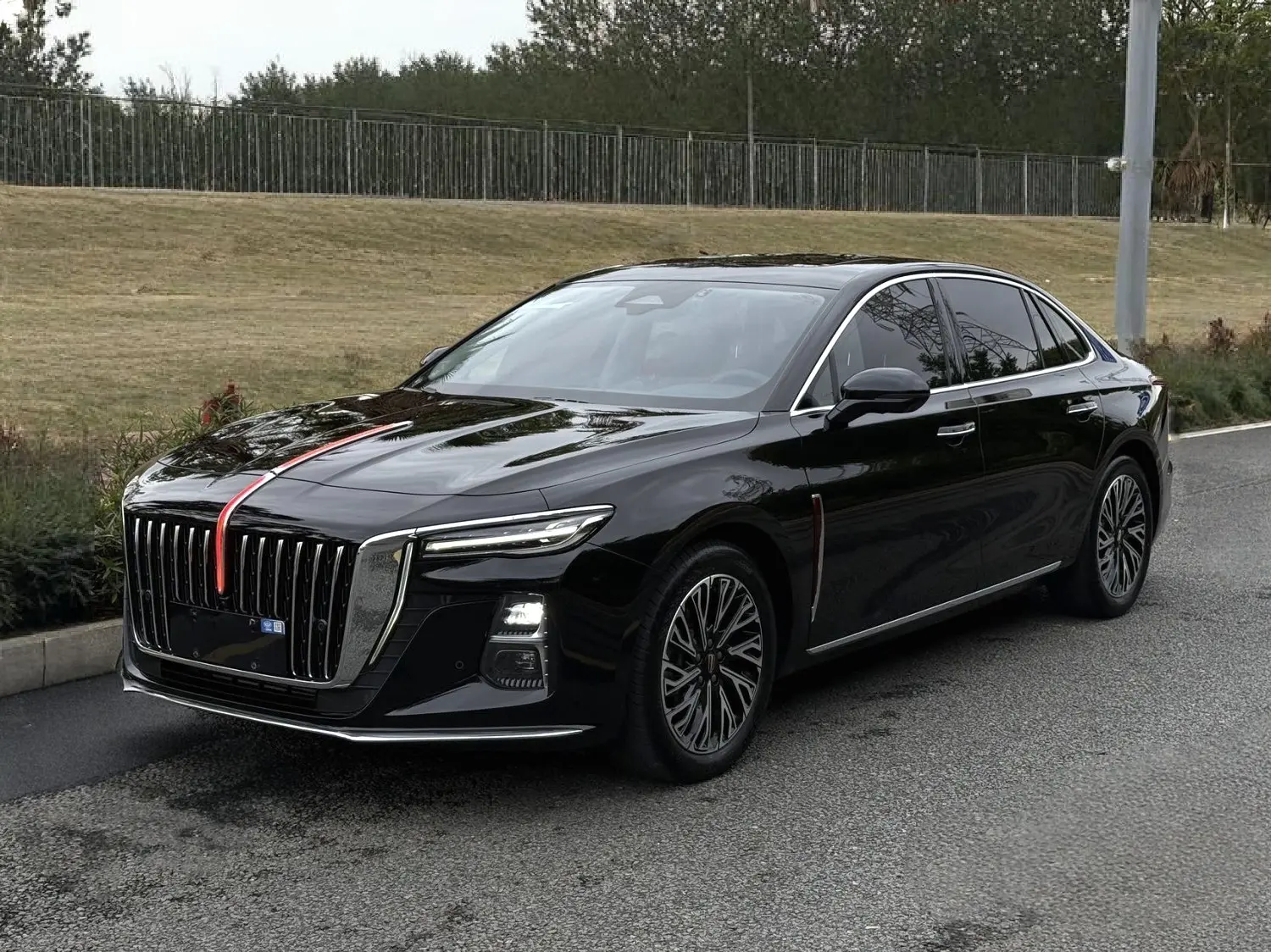 Hongqi H5  из Китая