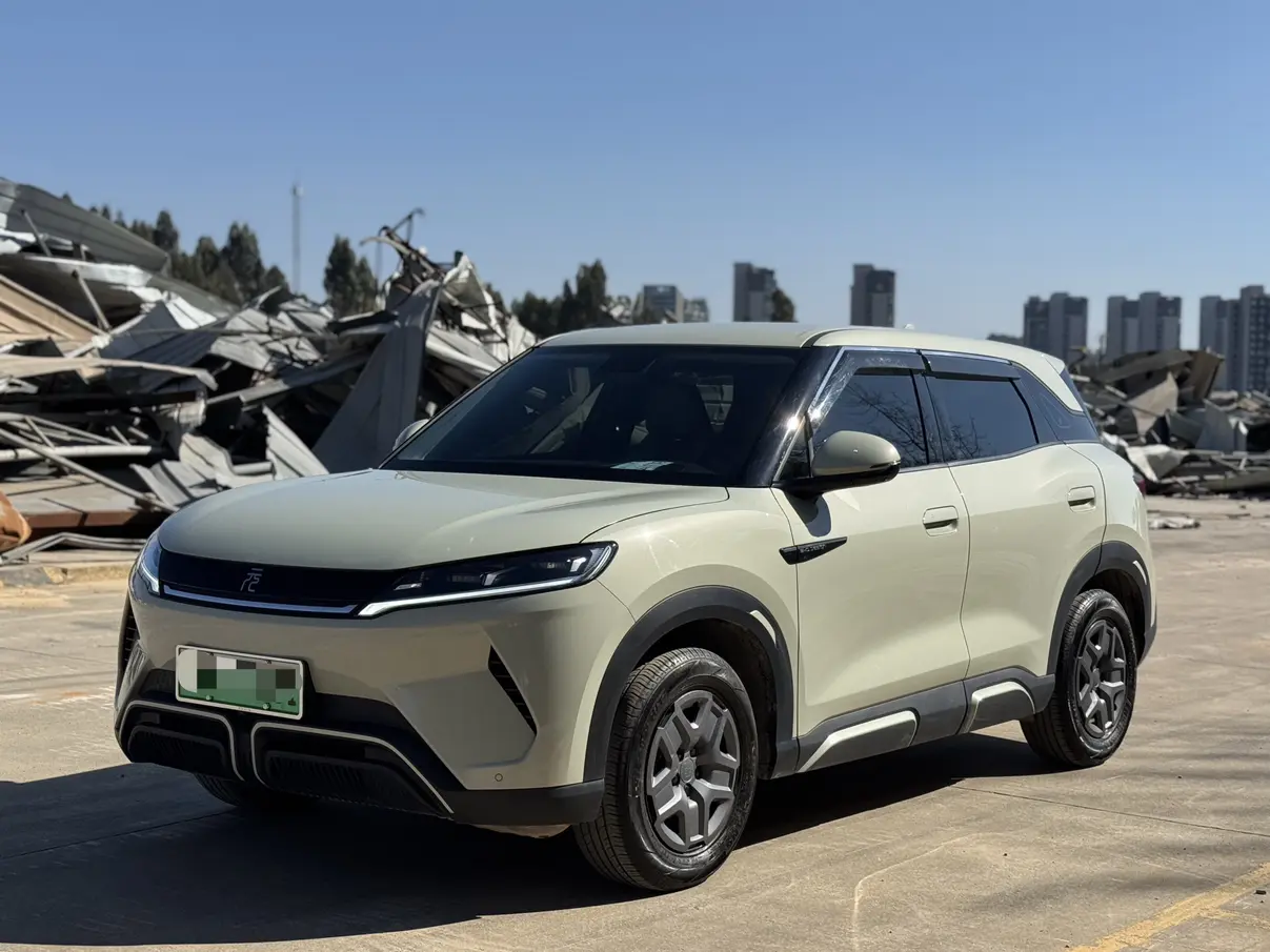 BYD Yuan UP  из Китая