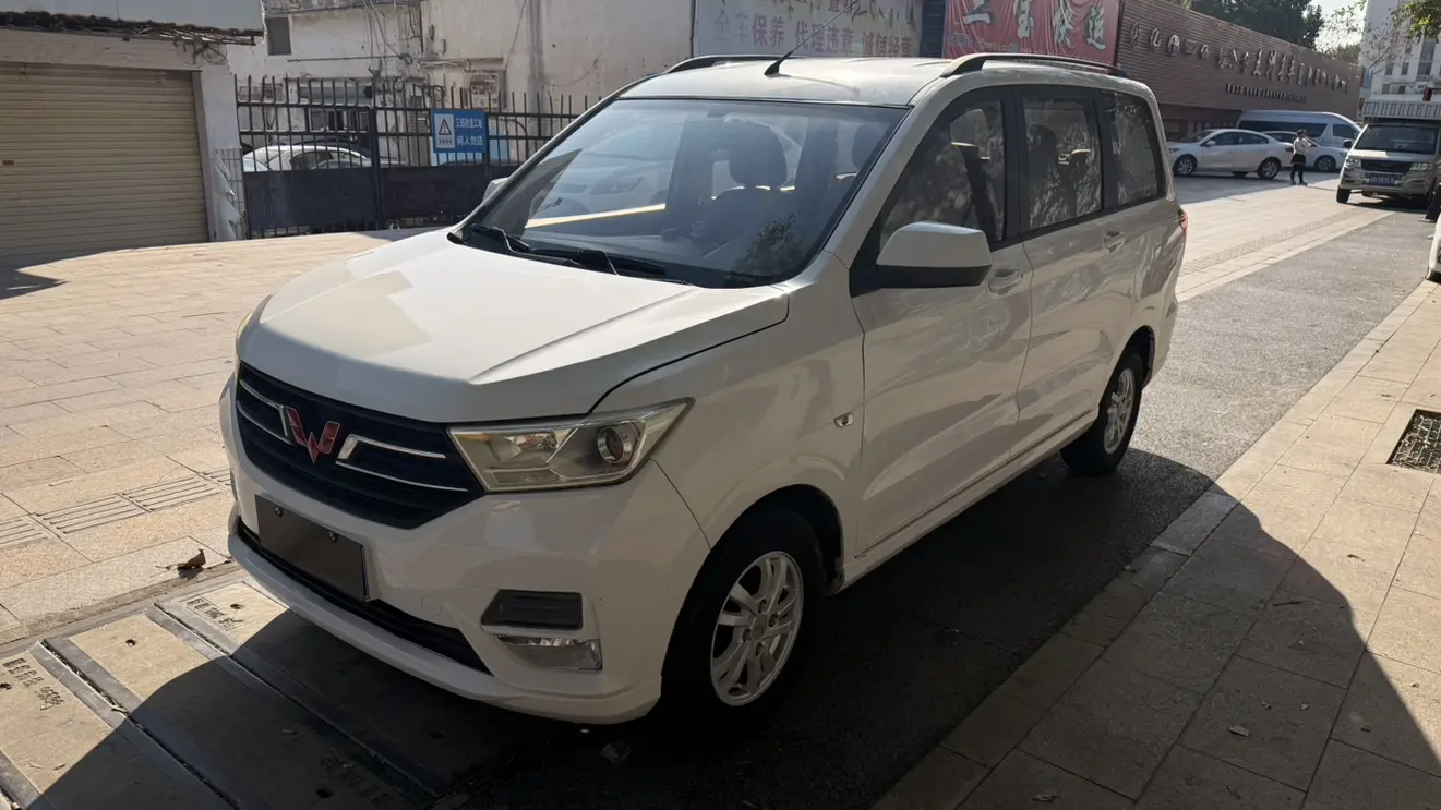 Wuling Hongguang  из Китая