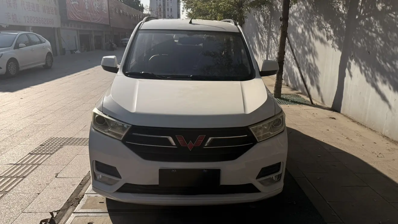 Wuling Hongguang  из Китая