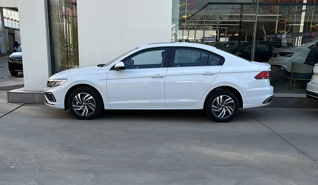 Volkswagen Bora  из Китая