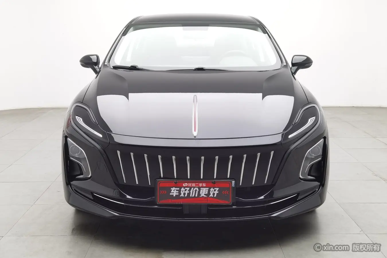 Hongqi E-QM5  из Китая