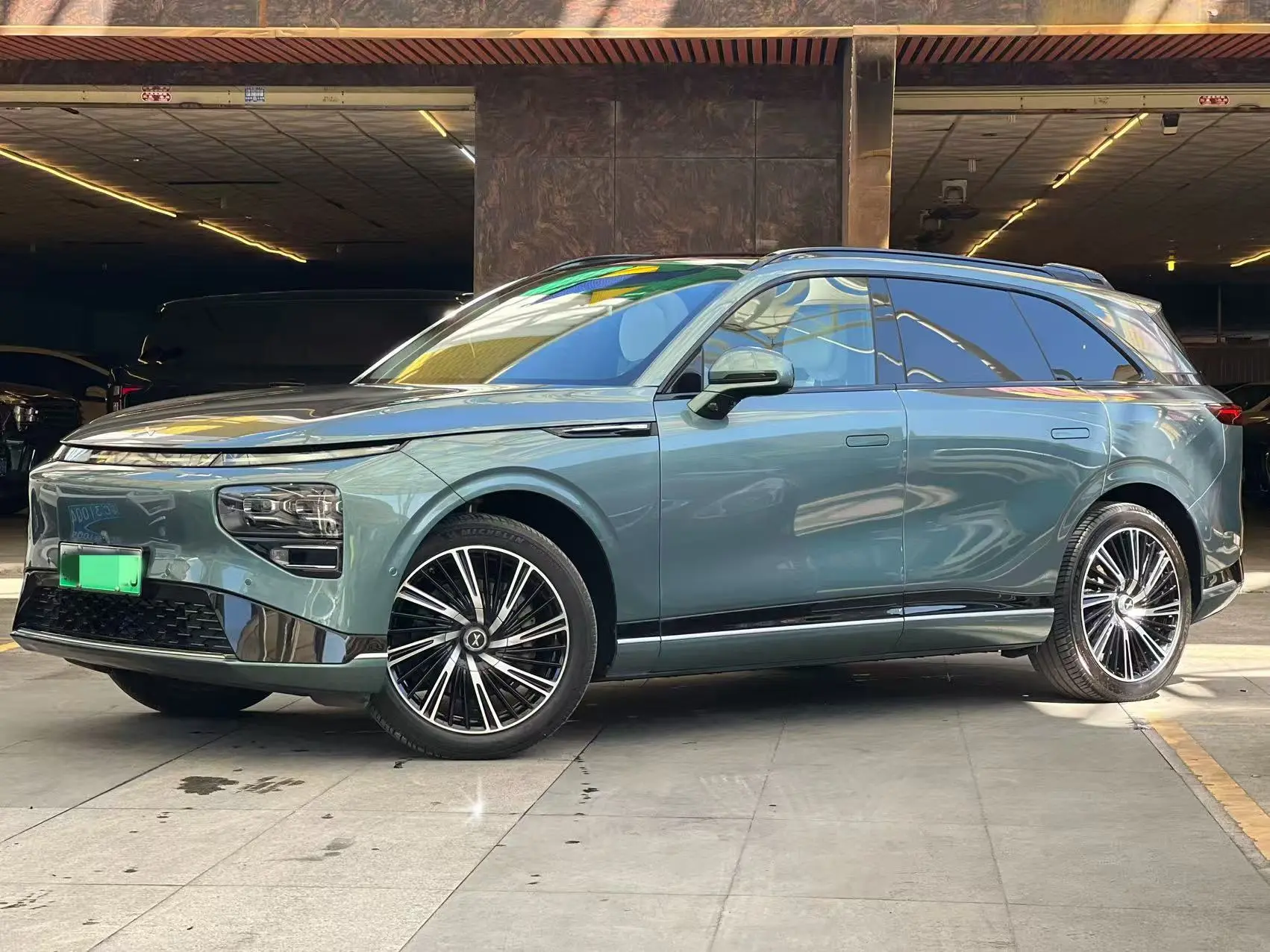 Xpeng G9  из Китая