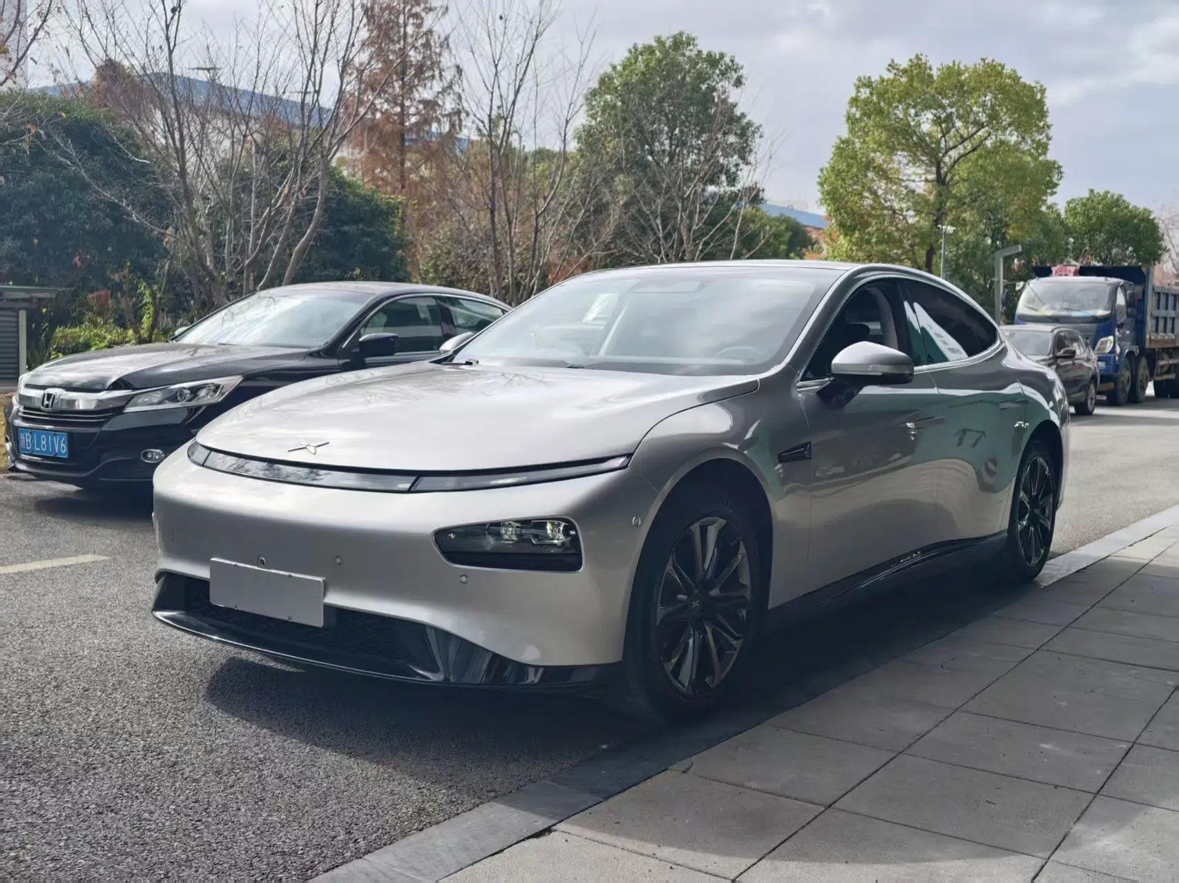 Xpeng P7  из Китая