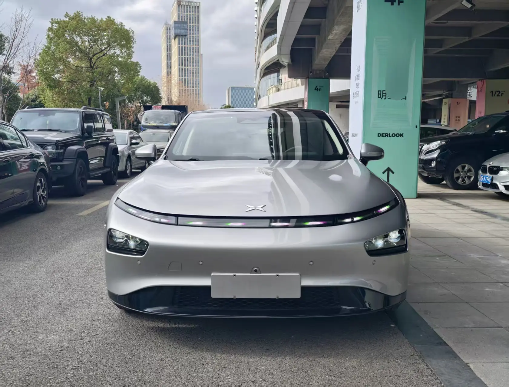 Xpeng P7  из Китая