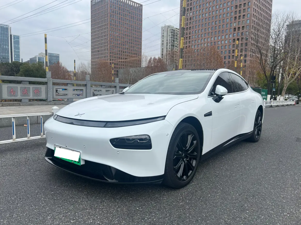 Xpeng P7  из Китая