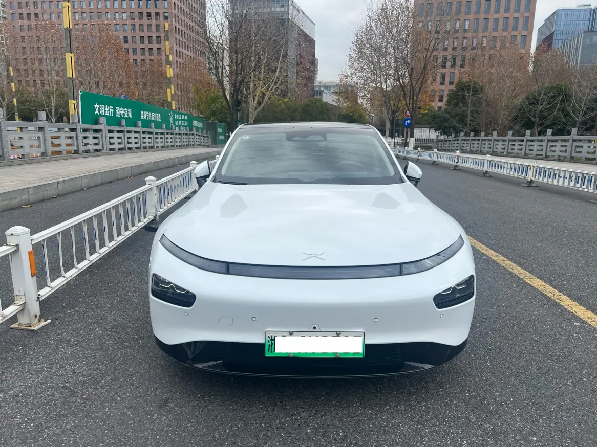 Xpeng P7  из Китая