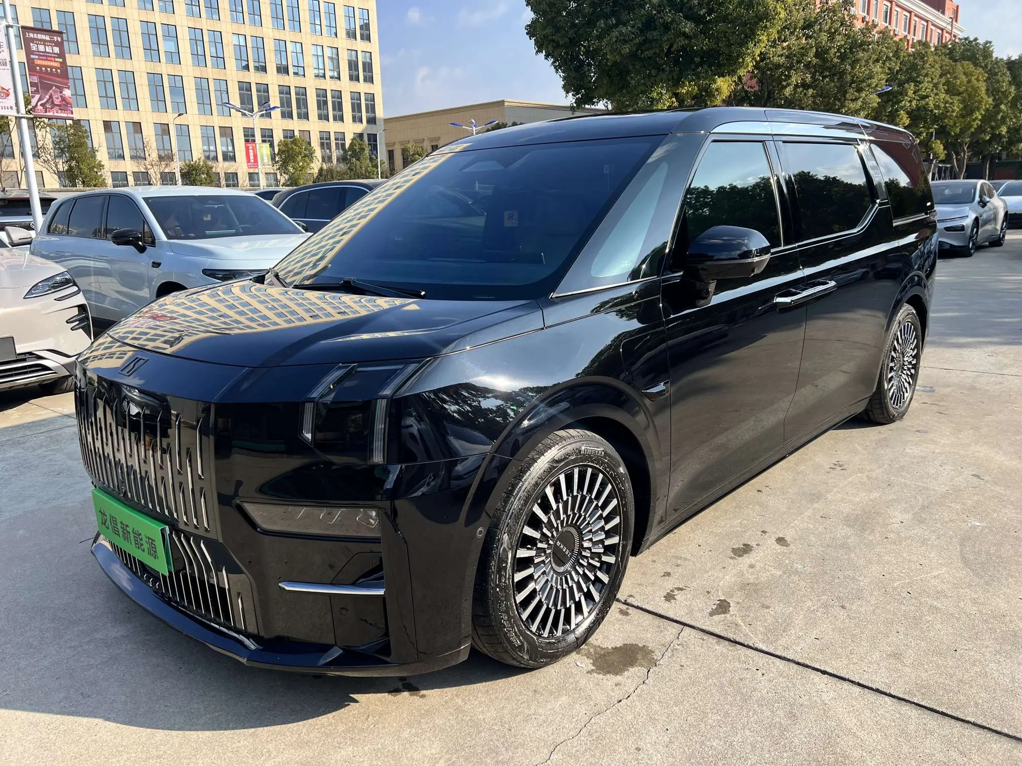 ZEEKR 009  из Китая