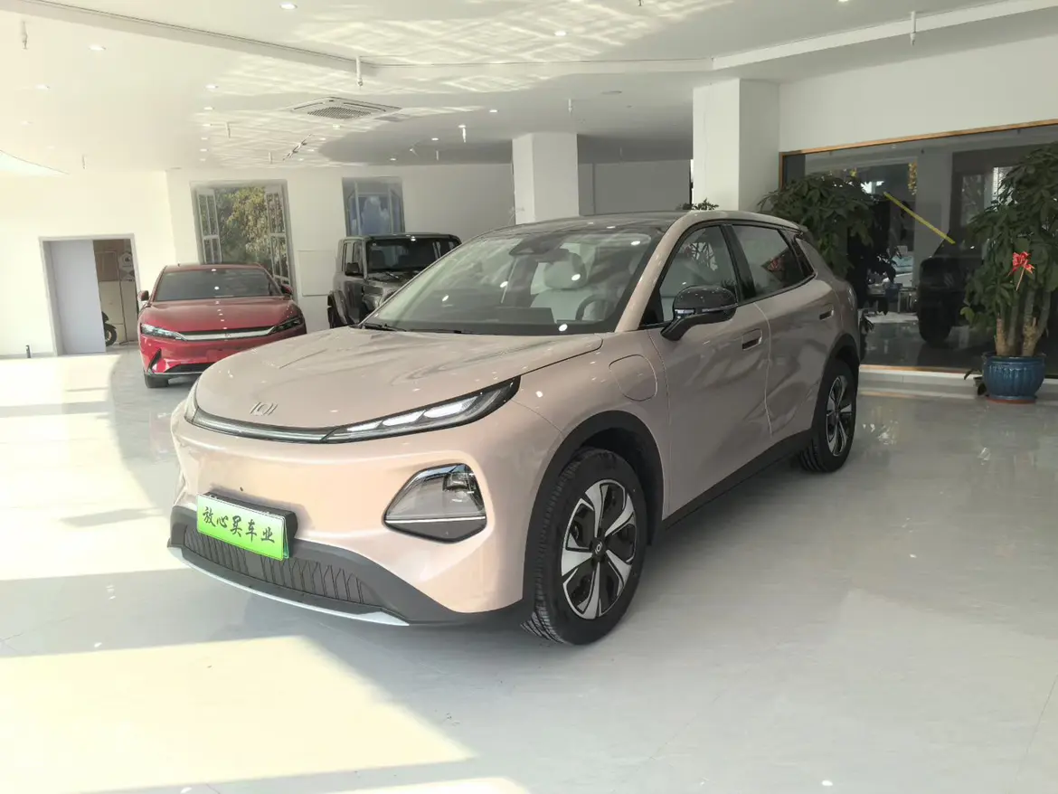 Changan Qiyuan Q05  из Китая