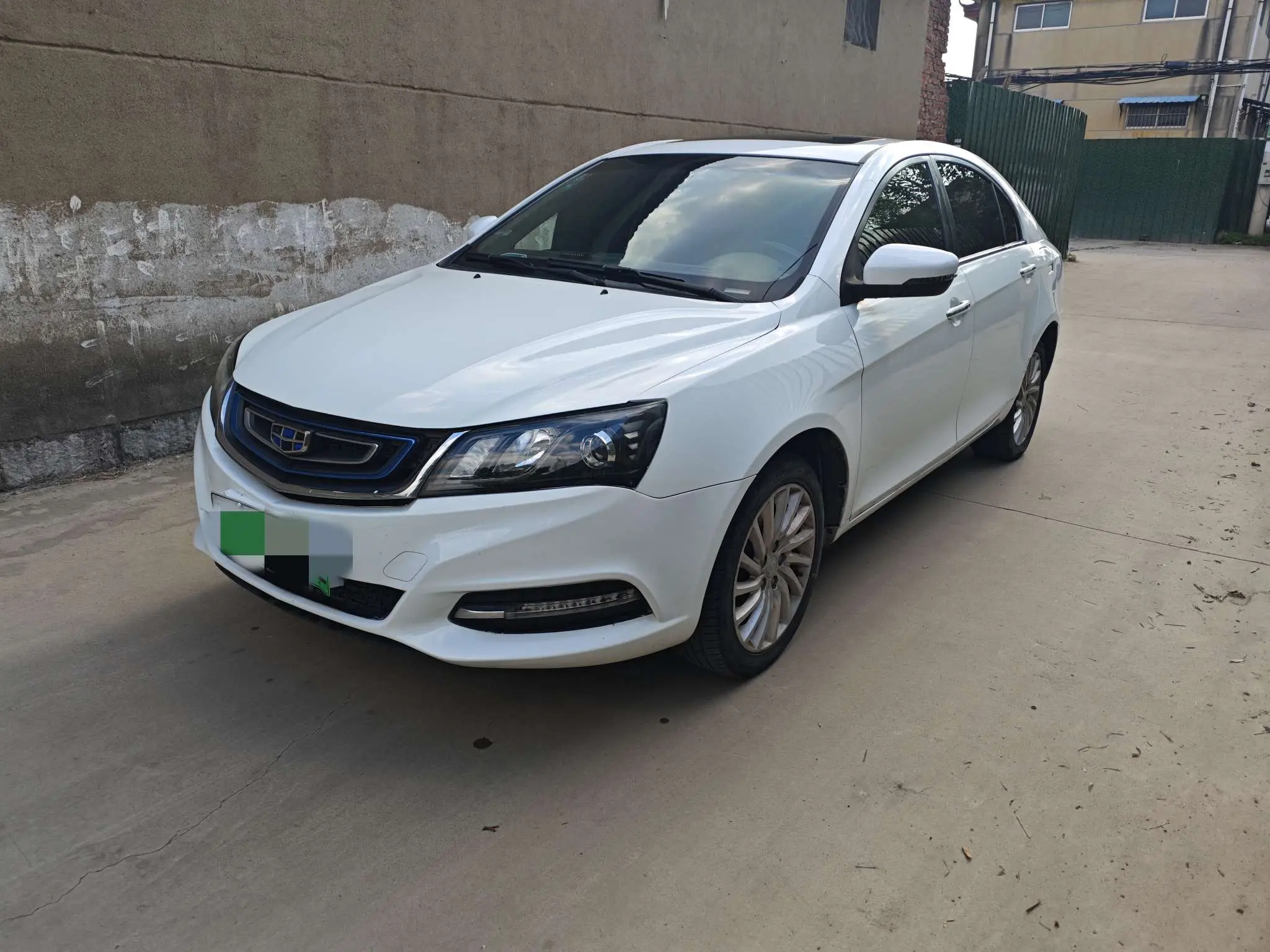 Geely Emgrand EV  из Китая