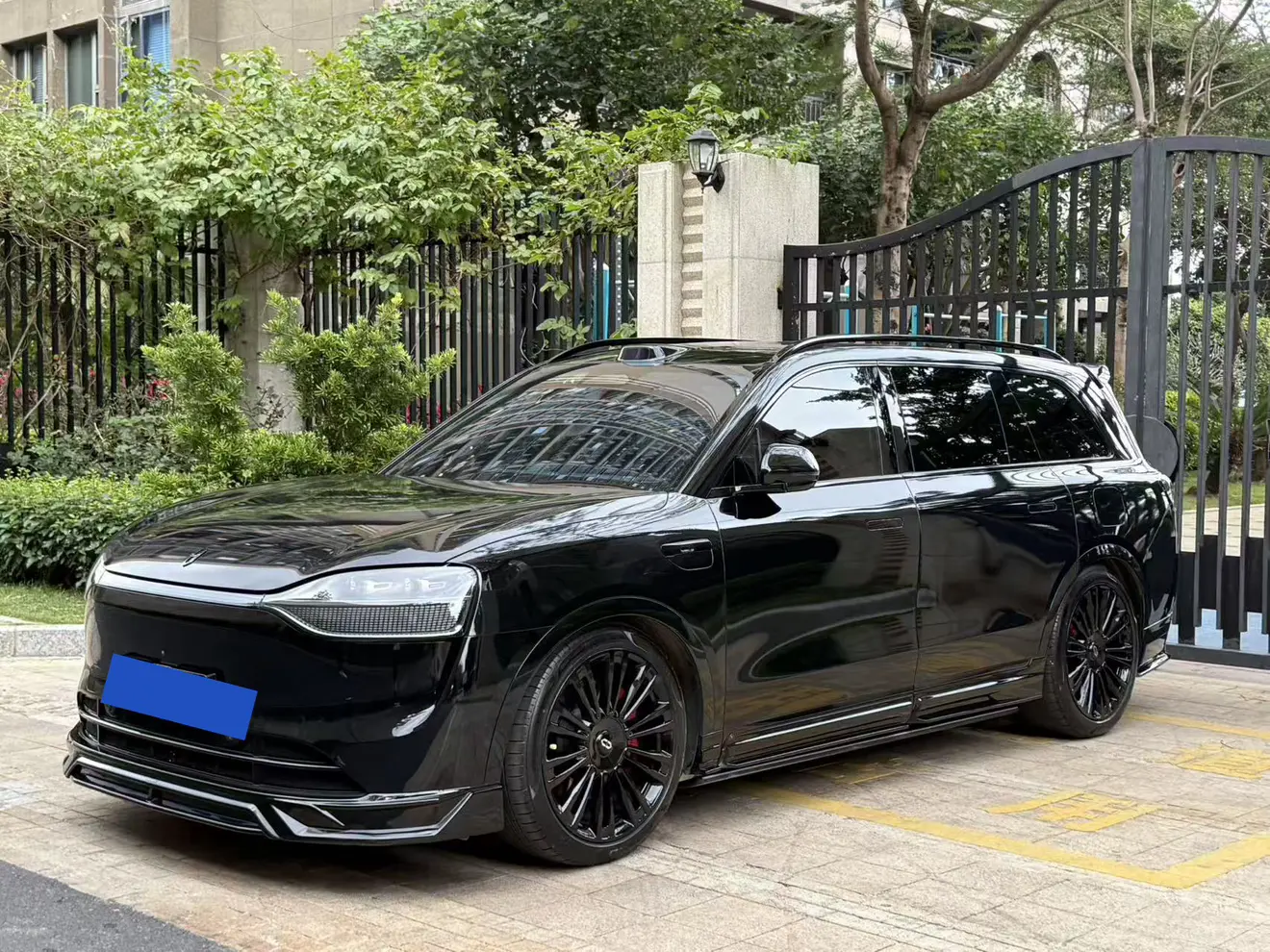 AITO M9 (Wenjie M9)  из Китая