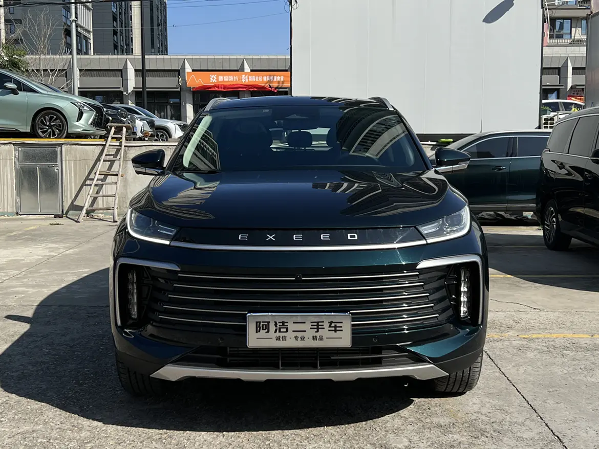 Exeed TXL (Stars in the clouds)  из Китая